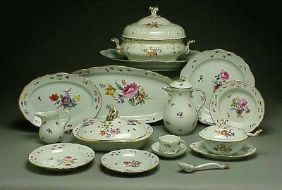 Lot 524 - Meissen Porcelain Dinner Service Comprising...