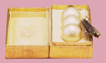 Lot 187 - Ota Lilas In the form of three pearl-shaped...