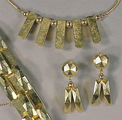 Lot 180 - Suite of Retro Gold Jewelry 14 kt. yellow gold,...