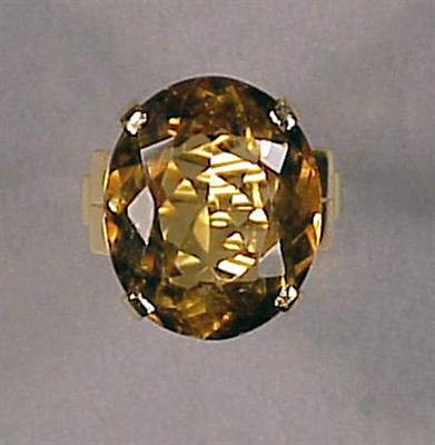 Lot 71 - Gold and Citrine Ring 14 kt. yellow gold,...