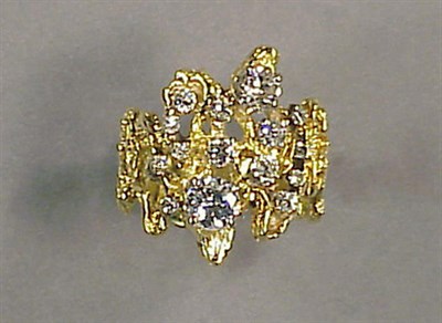 Lot 230 - Gold and Diamond Ring 18 kt. yellow gold, the...
