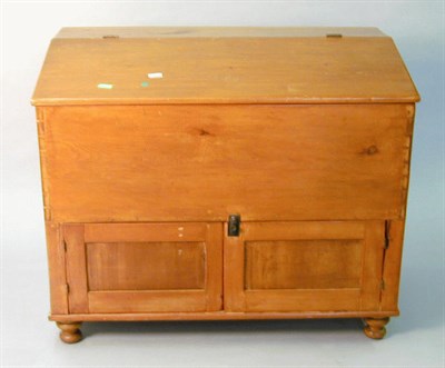 Lot 708 - American Pine Feed Bin