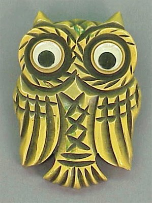 Lot 409 - Bakelite Googly Eyed Brooch Depicting an owl....