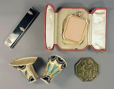 Lot 19 - Eclectic Group of Art Deco Objets Comprising a...