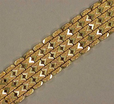 Lot 166 - Gold Bracelet 18 kt. yellow gold, the one and...