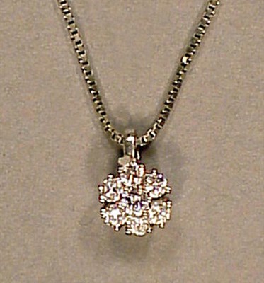 Lot 35 - Diamond Cluster Pendant with Chain 14 kt....