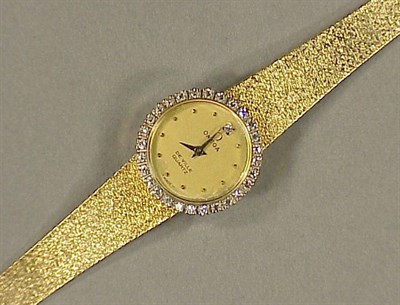 Lot 413 - Lady's Gold Quartz Wristwatch 14 kt. yellow...
