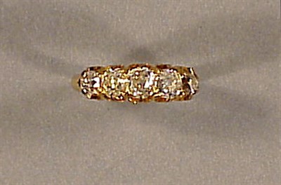 Lot 371 - Victorian Five Stone Diamond Ring 18 kt....
