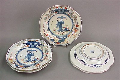 Lot 80 - Set of Five Imari Export Dishes 18th Century...