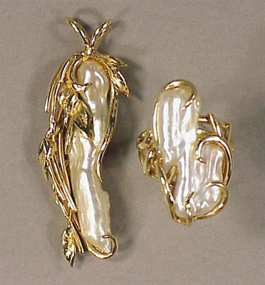 Lot 86 - Gold and Freshwater Pearl Ring and Pendant 14...