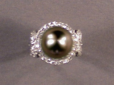 Lot 276 - South Seas Cultured Pearl and Diamond Ring 18...