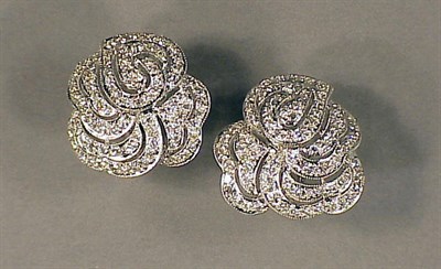 Lot 440 - Diamond Ribbon Earrings 18 kt. white gold, set...