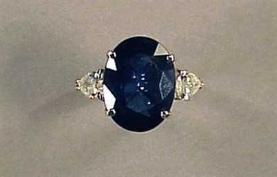 Lot 569 - Sapphire and Diamond Ring 18 kt. white gold,...