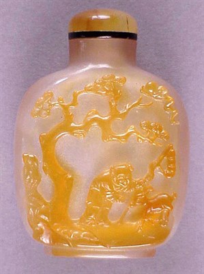Lot 256 - Agate Snuff Bottle 19th Century With a pale...