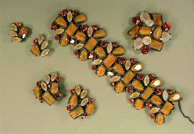 Lot 235 - Schiaparelli Jewelry Suite 1950s Comprising a...