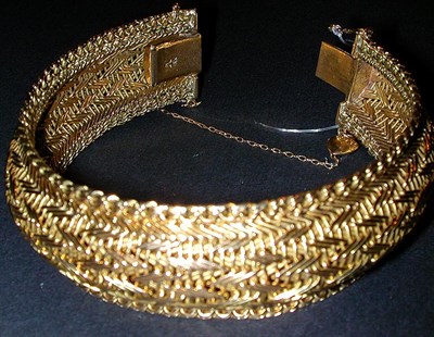 Lot 169 - Gold Bracelet 18 kt. yellow gold, the straight...