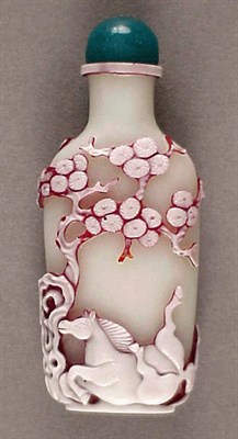 Lot 266 - White-on-Red Overlay White Glass Snuff Bottle...