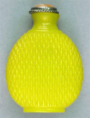 Lot 268 - Yellow Basketweave Glass Snuff Bottle 19th...
