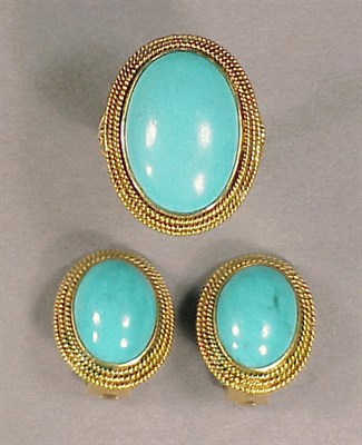 Lot 72 - Gold and Turquoise Ring and Earclip Set 14 kt....