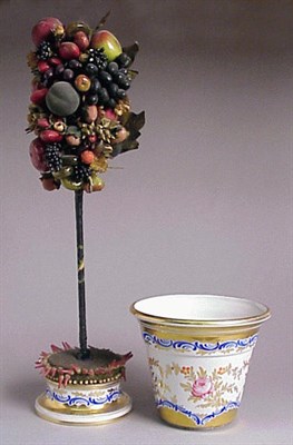 Lot 299 - Pair of Paris Porcelain Cache Pots