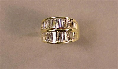 Lot 207 - Gentleman's Gold and Diamond Ring 18 kt....