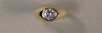 Lot 347 - Gentleman's Gold and Diamond Ring 14 kt....
