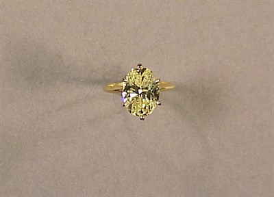 Lot 229 - Lady's Yellow Diamond Ring 14 kt. yellow gold,...