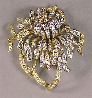 Lot 495 - Gold and Diamond Flower Pin 18 kt. yellow and...
