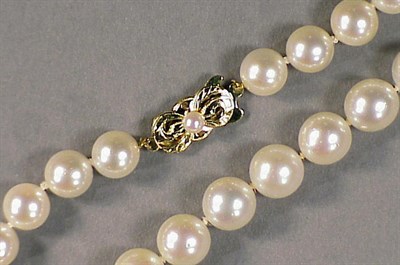 Lot 547 - Cultured Pearl Necklace The single strand...