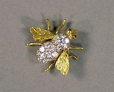 Lot 152 - Gold and Diamond Bumble Bee Pin 18 kt. yellow...
