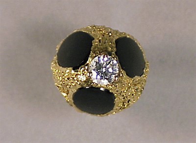 Lot 411 - Diamond and Onyx Dome Ring 18 kt. yellow gold,...