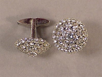 Lot 587 - Pair of Gold and Diamond Cufflinks 14 kt....