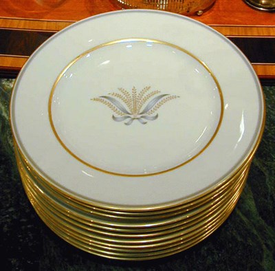 Lot 400 - Twelve Bavarian Porcelain Service Plates