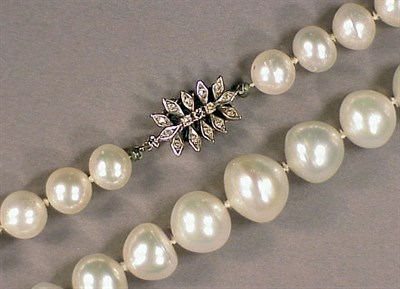 Lot 607 - South Seas Cultured Pearl Necklace The single...