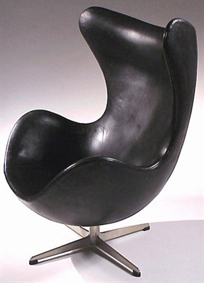 Lot 153 - Leather Upholstered Egg Chair Arne Jacobsen,...