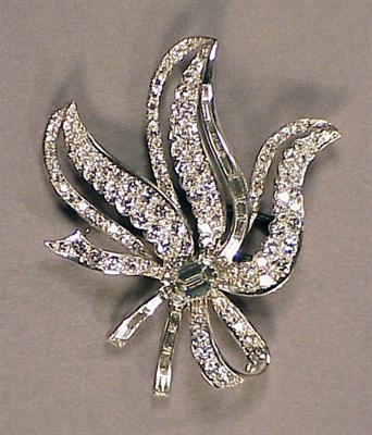 Lot 638 - Diamond Brooch 14 kt. white gold, of stylized...
