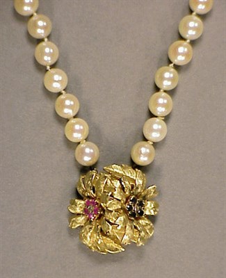 Lot 191 - Cultured Pearl Necklace The double strand...
