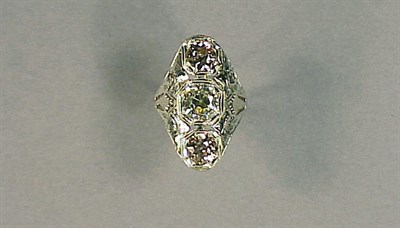Lot 312 - Three Stone Diamond Ring 14 kt. white gold,...