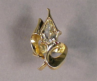 Lot 488 - Modern Gold and Diamond Ring 14 kt. yellow...