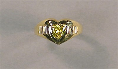 Lot 392 - Yellow Diamond Ring 14 kt. yellow gold, the...