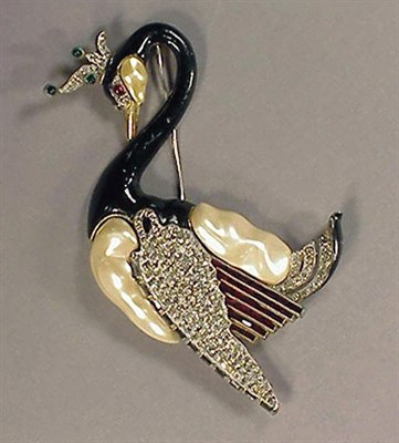 Lot 431 - Swan Brooch Black enamel in gilt-metal set...
