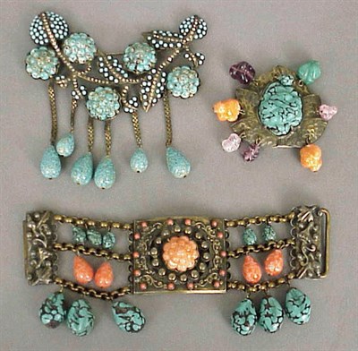 Lot 307 - Faux Tortoise Jewelry Suite Comprising a...