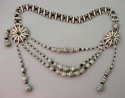 Lot 133 - Art Deco Style Necklace Triple strand of gray...