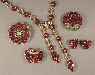 Lot 309 - Trifari Jewelry Suite 1940s Comprising three...
