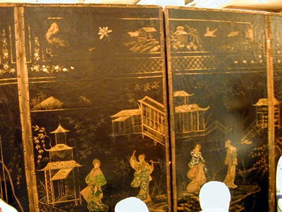 Lot 669 - Chinoiserie-Decorated Three-Fold Screen
