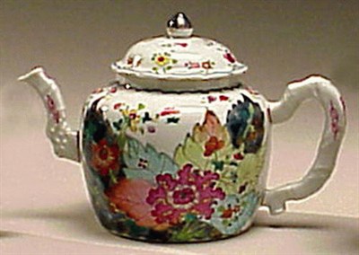 Lot 827 - Chinese Export Porcelain Tobacco Leaf Teapot...