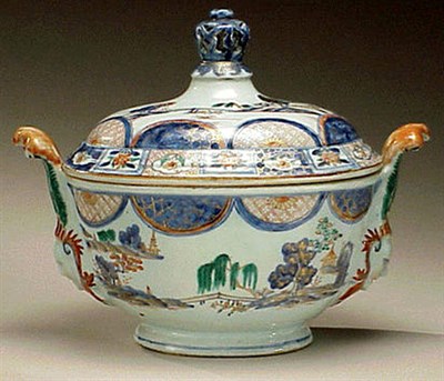 Lot 825 - Early Chinese Export Porcelain Tureen and...