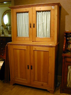 Lot 108 - Georgian Style Pine Hutch