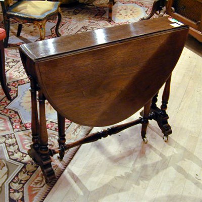 Lot 261 - Victorian Walnut Gate-Leg Table