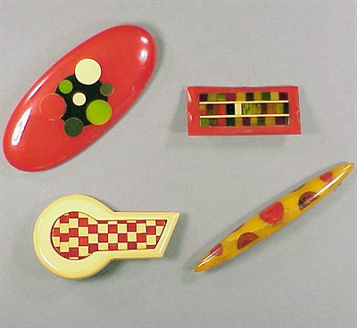 Lot 293 - Group of Four Bakelite Brooches Two with a...